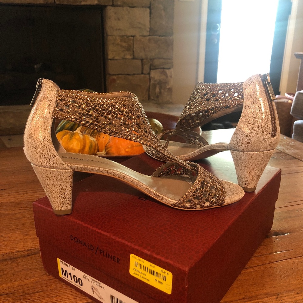 Donald Pliner light bronze metallic woven distressed sandals  - Verna-33 in box